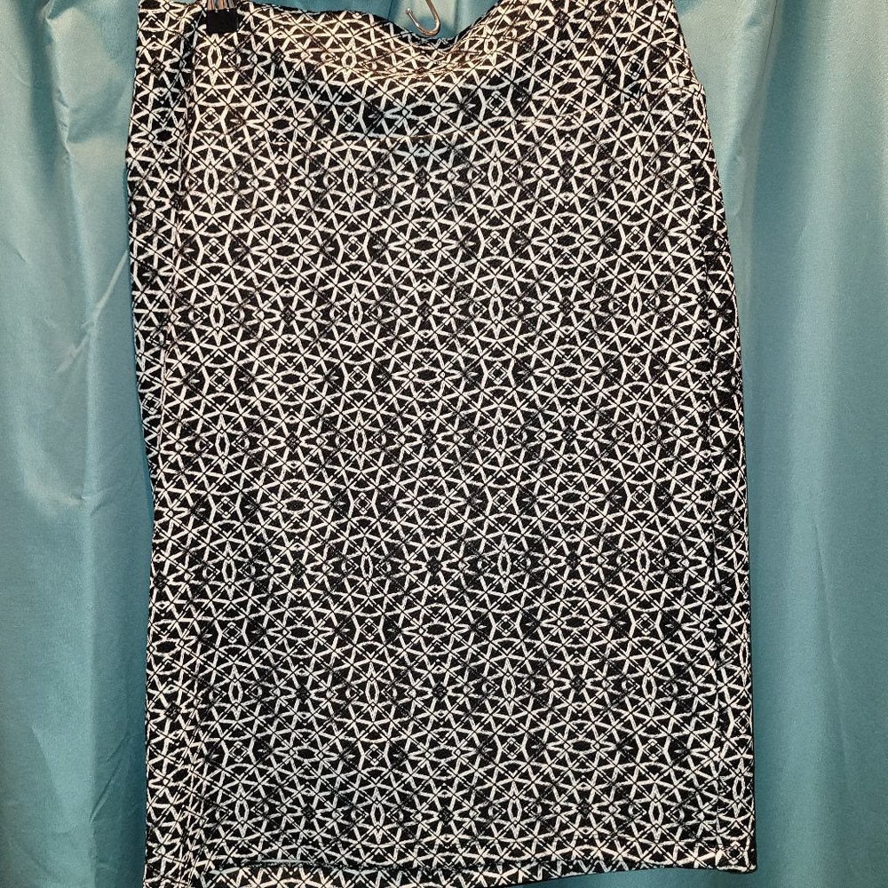 LuLaRoe Cassie Skirt Medium M Black White Yoga Band Pencil Knee Length